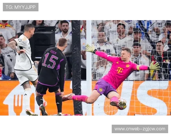 诺伊尔扑救后失误，老将状态起伏成赛季缩影